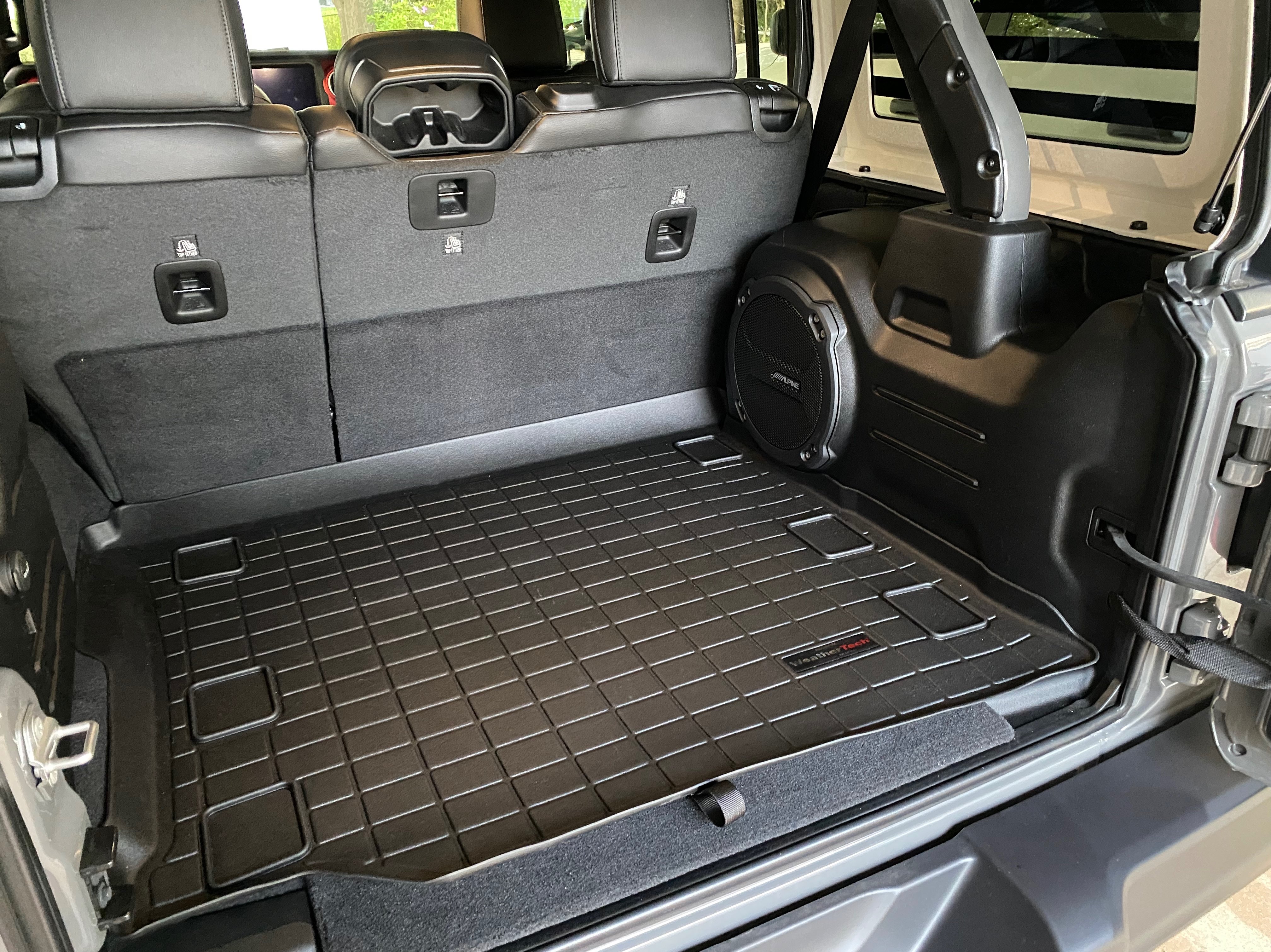 Choosing the Best Floor Protection for Your Jeep