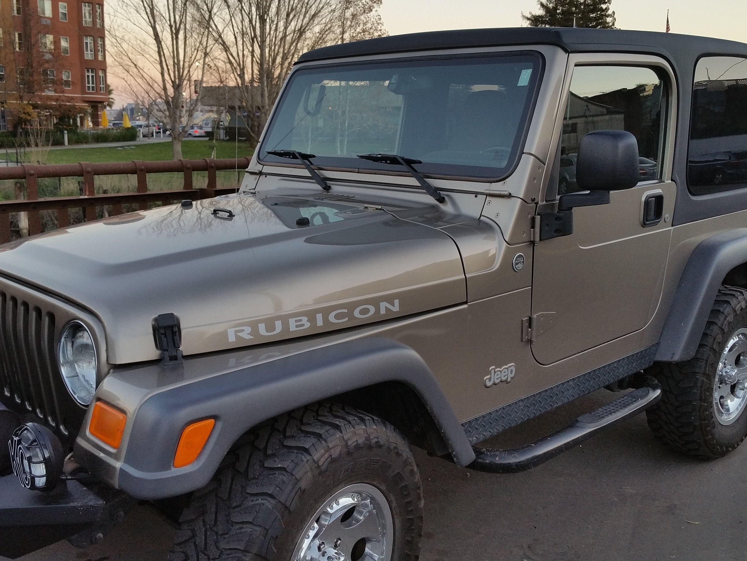 Pros and Cons of Hard Tops for Your Jeep (Are Retractable Tops Worth it?)