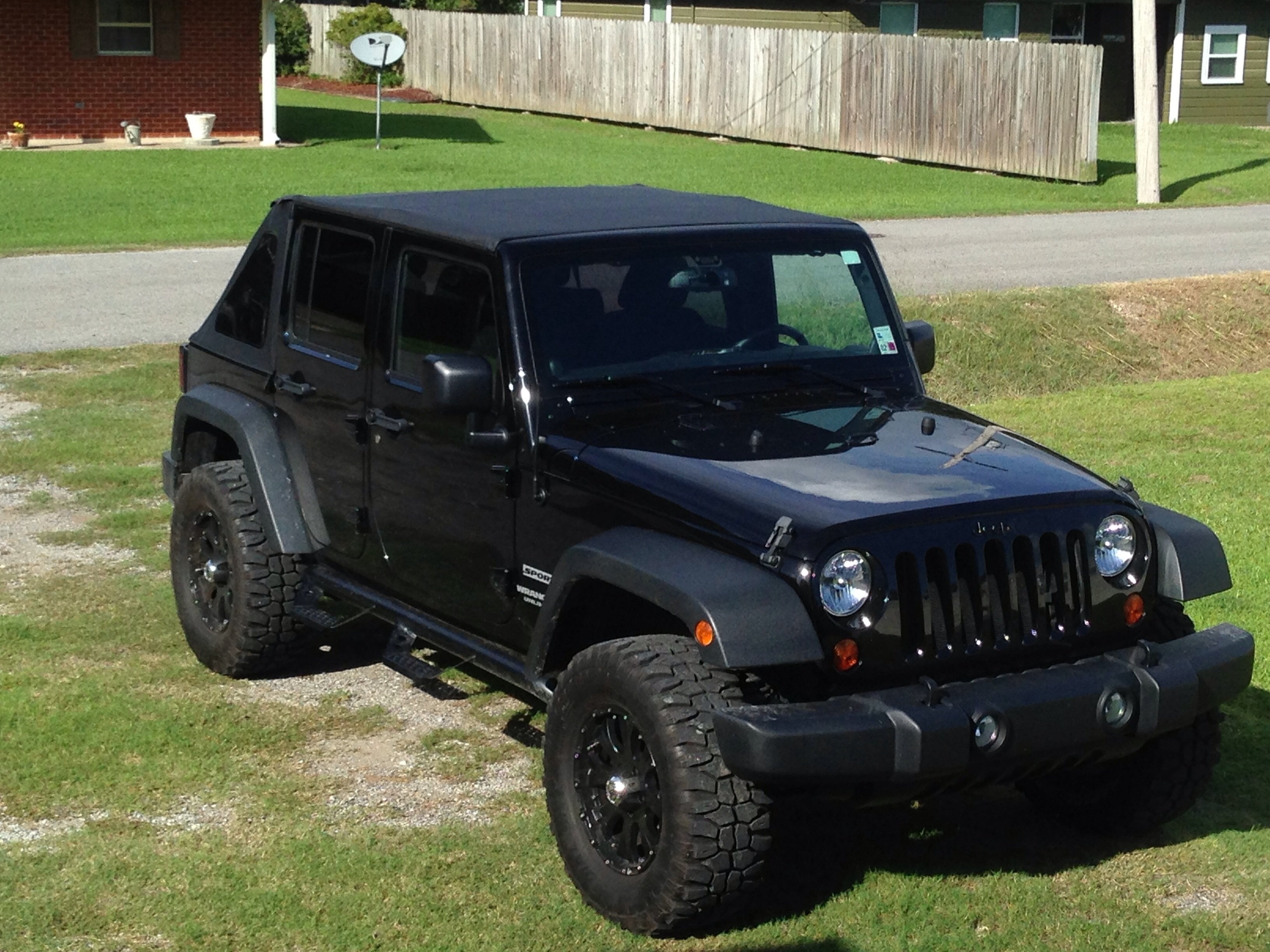 How to Remove a Jeep Soft Top