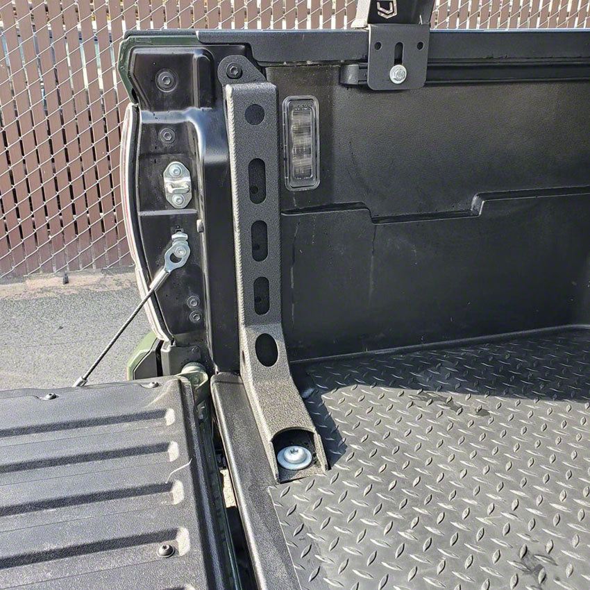 Tacoma CIC チーフ 16 - 22 TOYOTA TACOMA A/T CENTER CONSOLE SHIFTER BEZEL TRIM