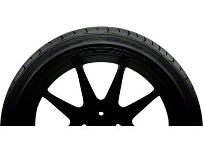 Hankook Ventus ST Tire (30" - 275/45R20)