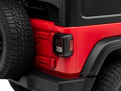 Tail Light Guards; USA Flag (18-25 Jeep Wrangler JL w/ Factory Halogen Tail Lights)